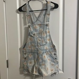 Light wash daisy overalls